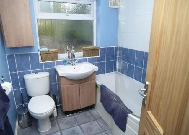  Image of 3 Bedroom Terraced for sale at Eastcroft Road, West Ewell, Epsom KT19
