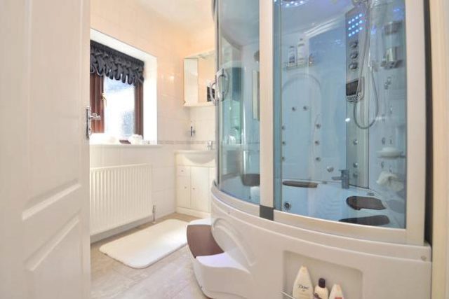  Image of 4 Bedroom Detached for sale at Stonehouse Road, Halstead, Sevenoaks TN14