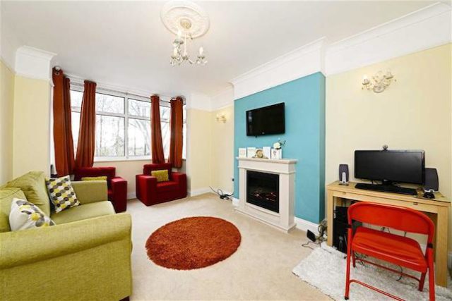  Image of 1 Bedroom Flat to rent at Dallas Road, Hendon, London NW4