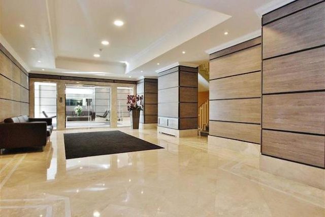  Image of 1 Bedroom Flat to rent at Whitehouse Apartments, South Bank, London SE1