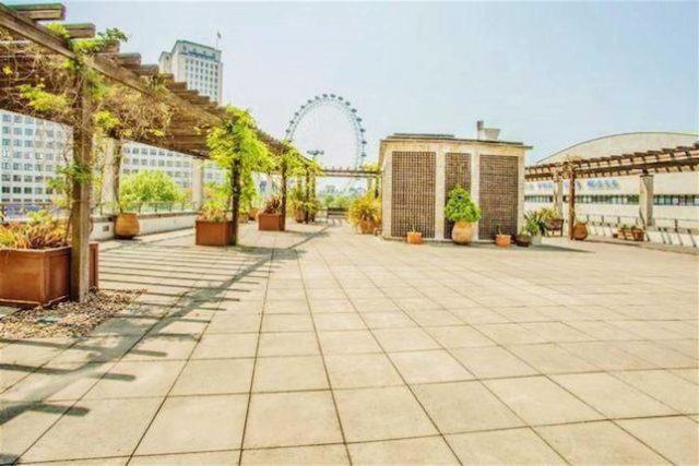  Image of 1 Bedroom Flat to rent at Whitehouse Apartments, South Bank, London SE1