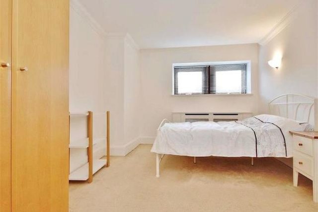  Image of 1 Bedroom Flat to rent at Whitehouse Apartments, South Bank, London SE1