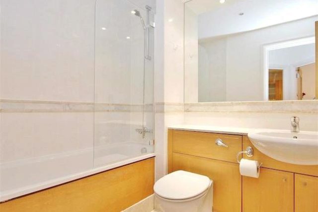  Image of 1 Bedroom Flat to rent at Whitehouse Apartments, South Bank, London SE1