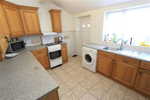  Image of 3 Bedroom Property to rent at Kimberley Avenue, Newbury Park, Essex IG2