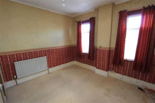  Image of 3 Bedroom Property to rent at Kimberley Avenue, Newbury Park, Essex IG2