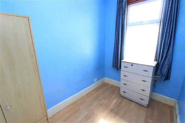  Image of 3 Bedroom Property to rent at Kimberley Avenue, Newbury Park, Essex IG2