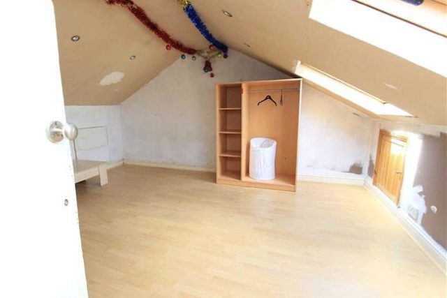  Image of 3 Bedroom Property to rent at Kimberley Avenue, Newbury Park, Essex IG2