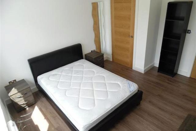  Image of 4 Bedroom Terraced to rent at Manchester Road, Isle Of Dogs E14