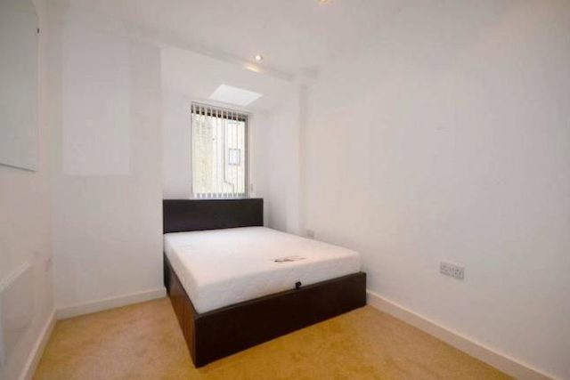  Image of 4 Bedroom Terraced to rent at Manchester Road, Isle Of Dogs E14