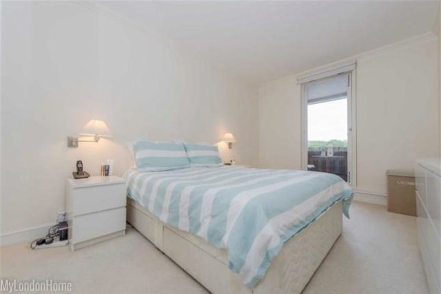  Image of 1 Bedroom Flat to rent at Riverside Court, Nine Elms Lane, Vauxhall, London SW8
