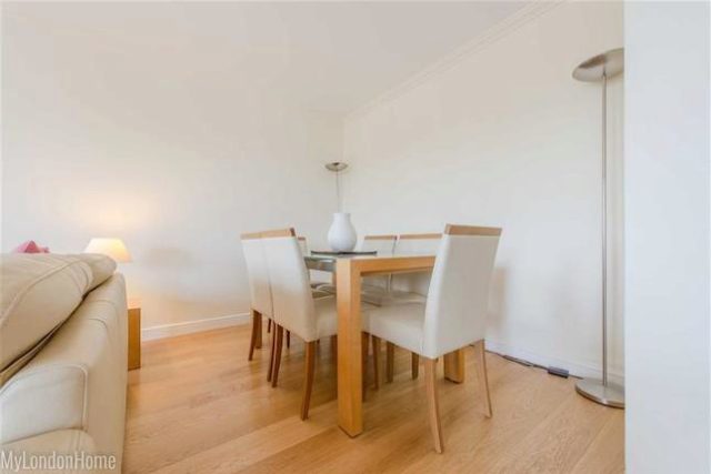  Image of 1 Bedroom Flat to rent at Riverside Court, Nine Elms Lane, Vauxhall, London SW8