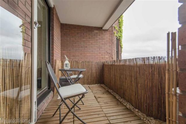  Image of 1 Bedroom Flat to rent at Riverside Court, Nine Elms Lane, Vauxhall, London SW8