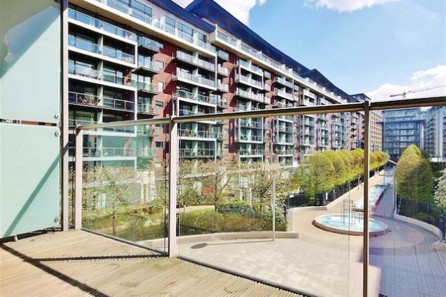  Image of 1 Bedroom Flat for sale at Centurion Building, Chelsea Bridge Wharf, London SW8