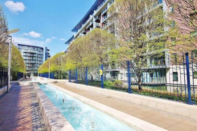  Image of 1 Bedroom Flat for sale at Centurion Building, Chelsea Bridge Wharf, London SW8