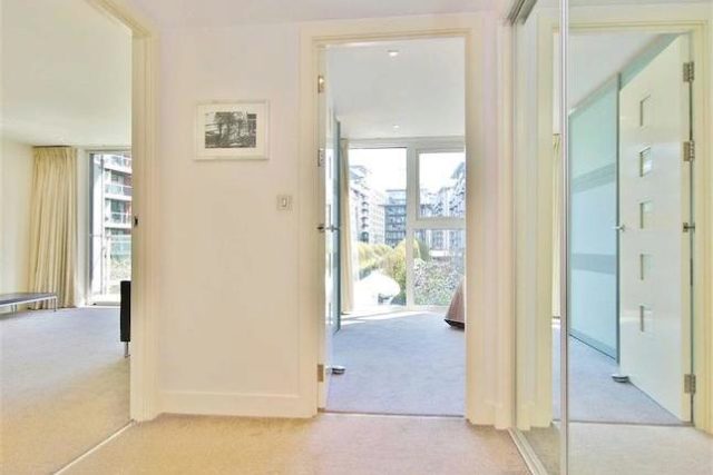  Image of 1 Bedroom Flat for sale at Centurion Building, Chelsea Bridge Wharf, London SW8