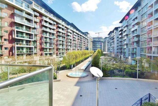  Image of 1 Bedroom Flat for sale at Centurion Building, Chelsea Bridge Wharf, London SW8