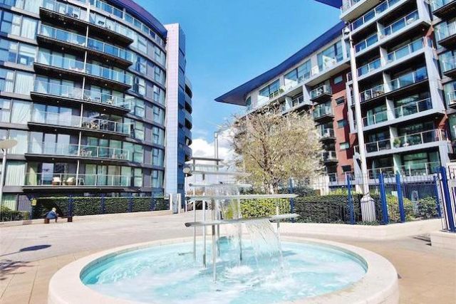  Image of 1 Bedroom Flat for sale at Centurion Building, Chelsea Bridge Wharf, London SW8