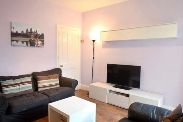  Image of 2 Bedroom Terraced for sale at Oval Road, Addiscombe, Croydon CR0