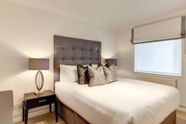  Image of 2 Bedroom Flat to rent at Fulham Road, London SW3