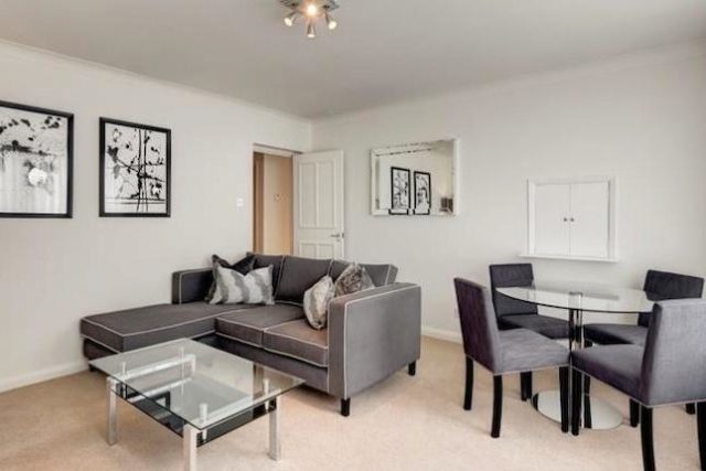  Image of 2 Bedroom Flat to rent at Fulham Road, London SW3