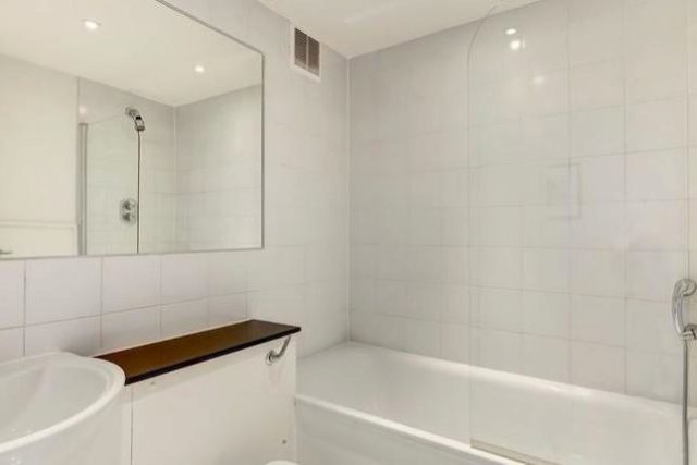  Image of 2 Bedroom Flat to rent at Fulham Road, London SW3