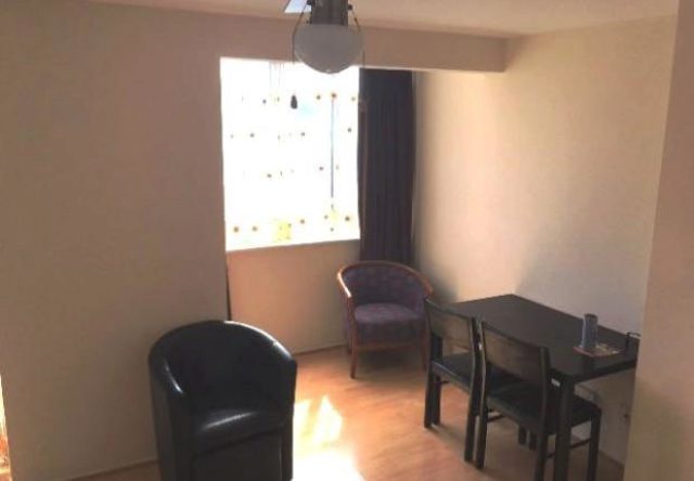  Image of 2 Bedroom Flat to rent at Romford Road, London E12