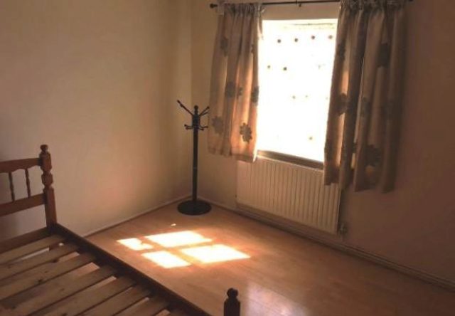  Image of 2 Bedroom Flat to rent at Romford Road, London E12