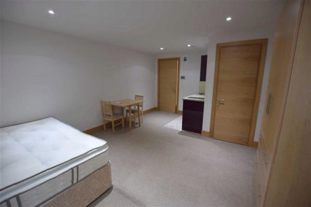  Image of Studio to rent at Sunny Place, Hendon, London NW4