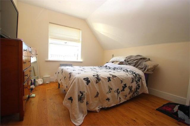  Image of 1 Bedroom Flat for sale at The Broadway, Farnham Common, Buckinghamshire SL2