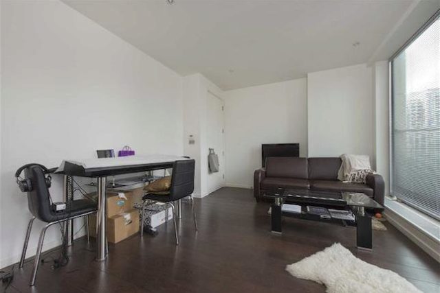  Image of 1 Bedroom Flat to rent at Baltimore Wharf, Canary Wharf, London E14