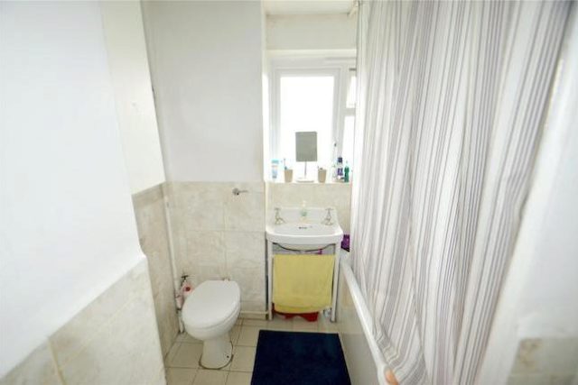  Image of 2 Bedroom Flat for sale at Pridham Road, Thornton Heath CR7