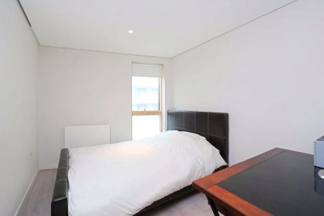  Image of 2 Bedroom Flat to rent at Merchant Square East, Paddington, London W2