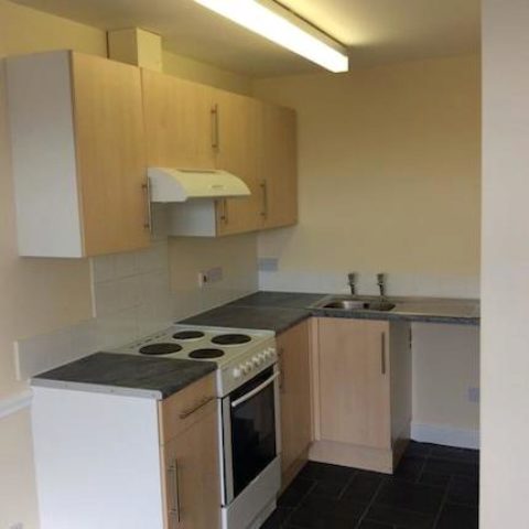  Image of 2 Bedroom Flat to rent at Rossmore Road West, Little Sutton, Ellesmere Port CH66