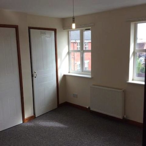  Image of 2 Bedroom Flat to rent at Rossmore Road West, Little Sutton, Ellesmere Port CH66