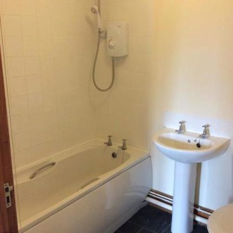  Image of 2 Bedroom Flat to rent at Rossmore Road West, Little Sutton, Ellesmere Port CH66