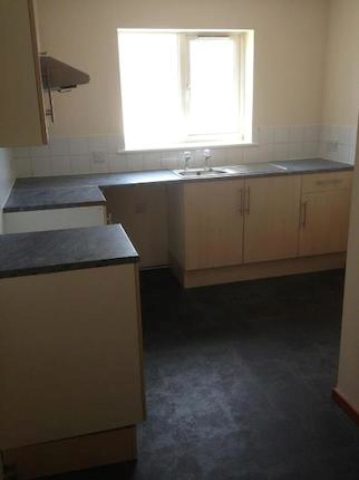 Image of 2 Bedroom Flat to rent at New Chester Road, Birkenhead CH42