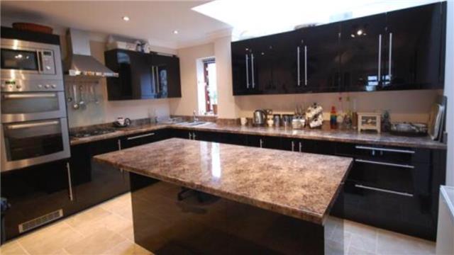  Image of 2 Bedroom Mews  To Rent at 5 Westcliff Mews, St Michaels Road