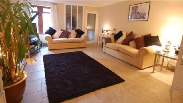  Image of 2 Bedroom Mews  To Rent at 5 Westcliff Mews, St Michaels Road