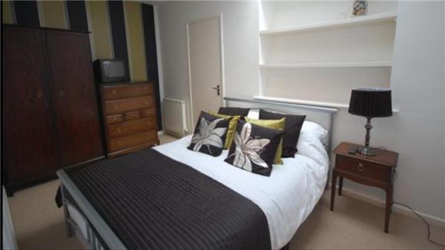  Image of 2 Bedroom Mews  To Rent at 5 Westcliff Mews, St Michaels Road