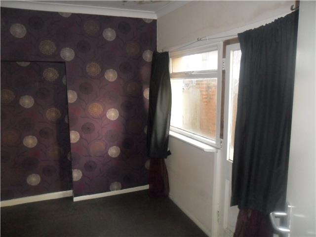  Image of 5 Bedroom Semi-Detached  To Rent at Basingstoke Road, Reading, RG2