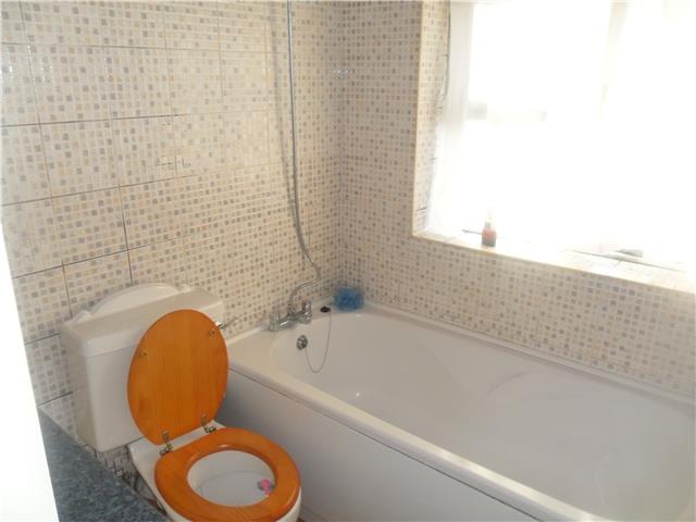 Image of 5 Bedroom Semi-Detached  To Rent at Basingstoke Road, Reading, RG2