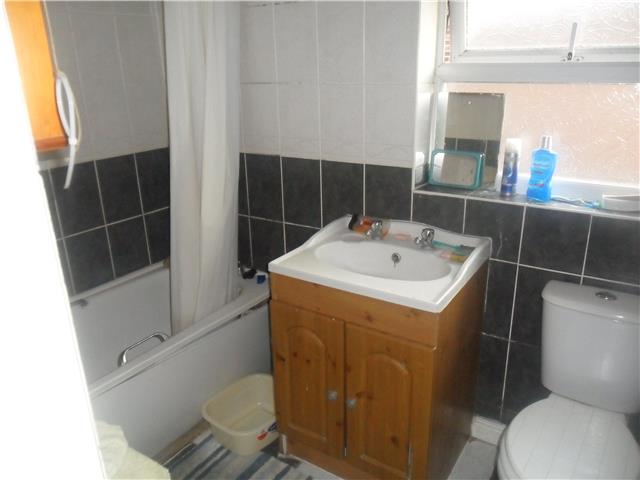  Image of 5 Bedroom Semi-Detached  To Rent at Basingstoke Road, Reading, RG2