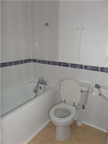  Image of 2 Bedroom Flat  To Rent at Hammet Close, Yeading, Hayes, UB4