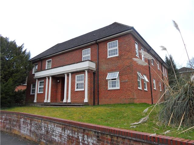  Image of 1 Bedroom Flat  To Rent at Crowthorne Road, Bracknell, RG12