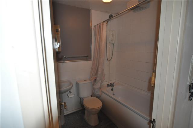  Image of 1 Bedroom Flat  To Rent at Crowthorne Road, Bracknell, RG12
