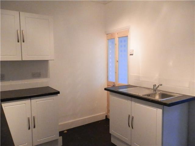  Image of 2 Bedroom Terraced  To Rent at Beaconsfield Gardens, Raglan Street, Hull, HU5