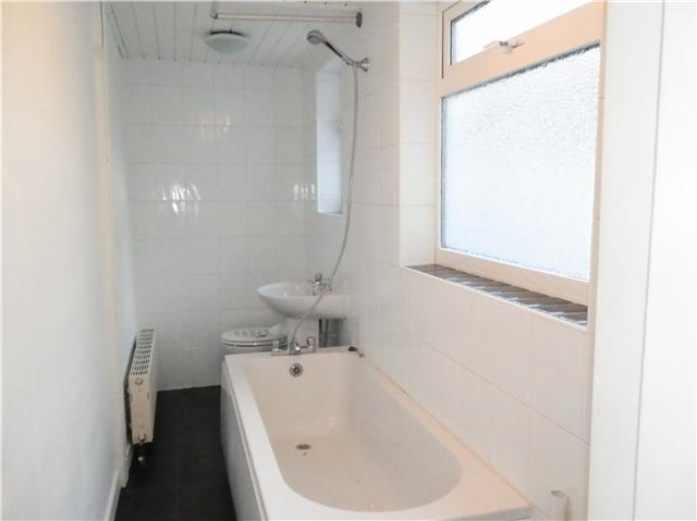  Image of 2 Bedroom Terraced  To Rent at Beaconsfield Gardens, Raglan Street, Hull, HU5