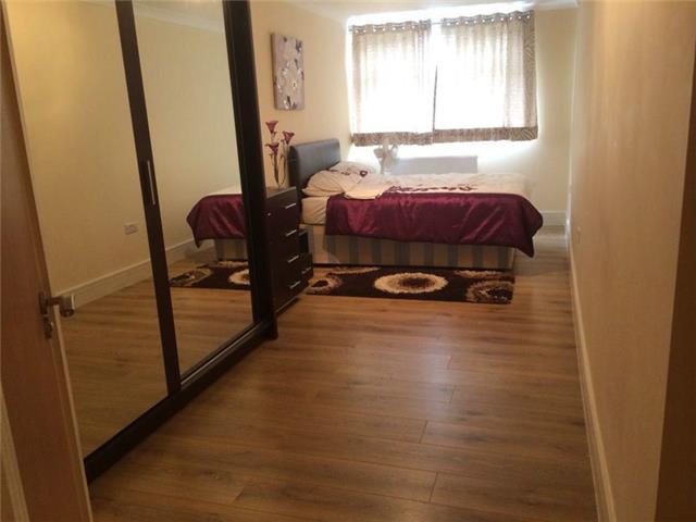  Image of 2 Bedroom Apartment  To Rent at Commercial Road