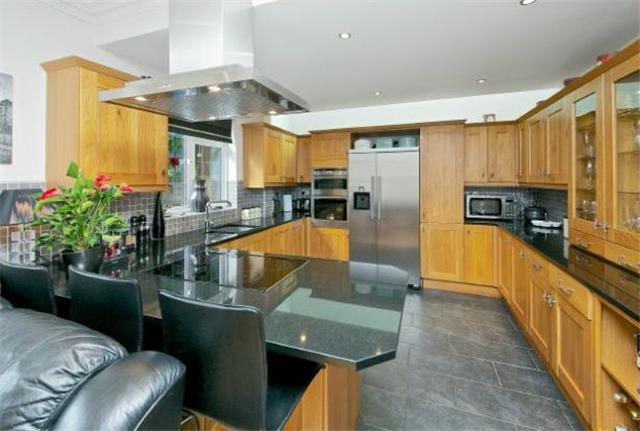  Image of 4 Bedroom Detached  To Rent at St. Thomas Drive, Pinner, HA5