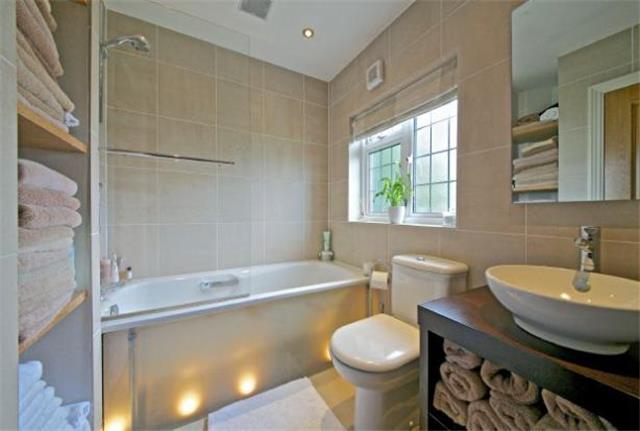  Image of 4 Bedroom Detached  To Rent at St. Thomas Drive, Pinner, HA5